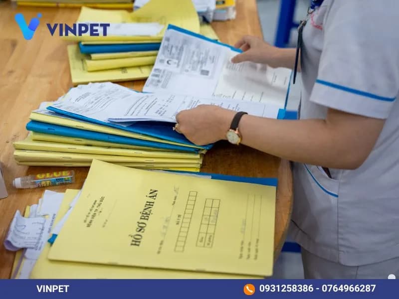 Quản lý hồ sơ bệnh án thủ công, thiếu liên kết dữ liệu gây khó khăn khi tra cứu